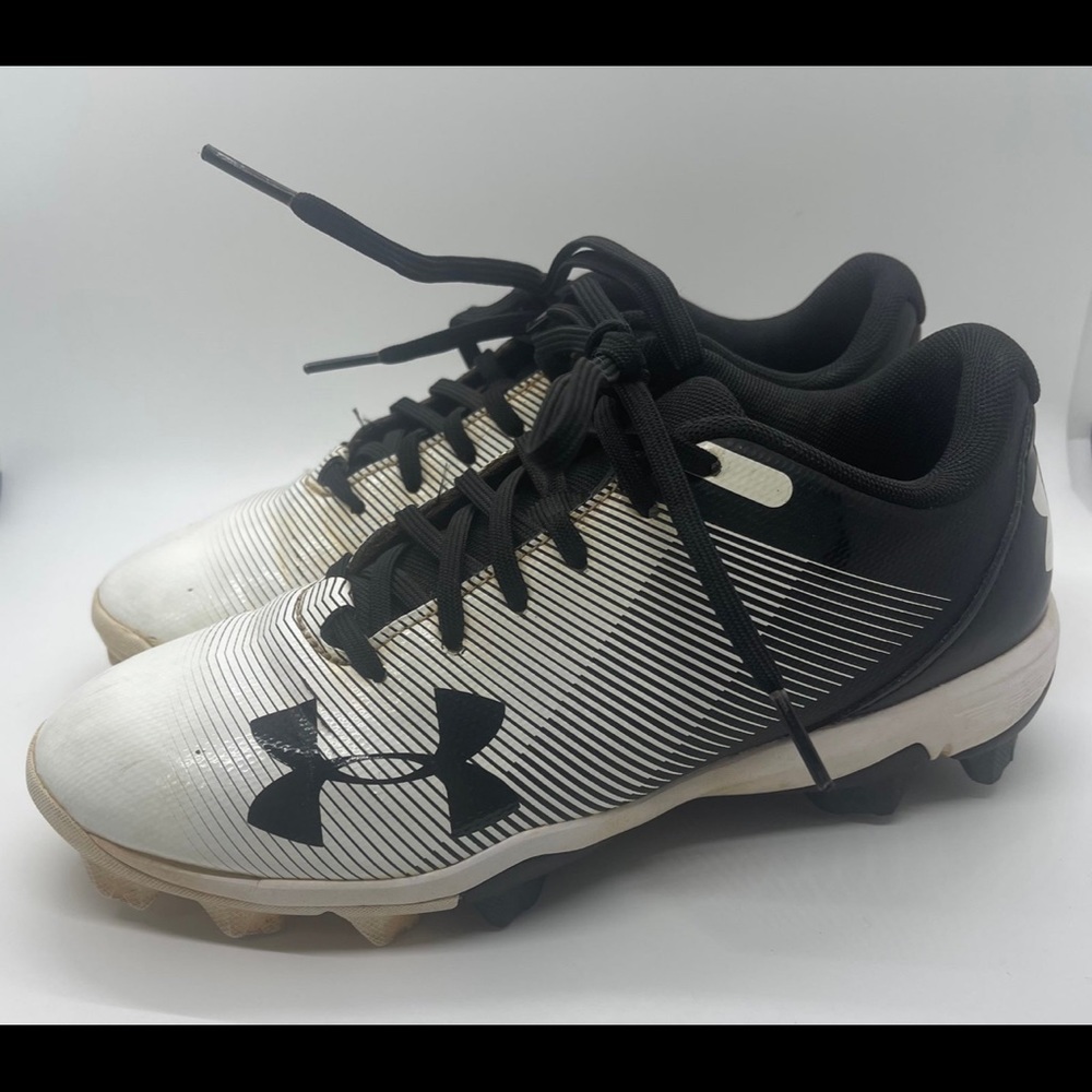 Boys Under Armour Baseball Cleats size 3.5 youth